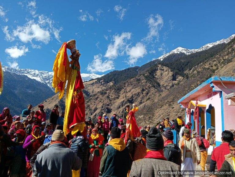 आस्था : मैतियों ने भीगी पलकों के साथ विदा किया थैंग जाख देवता को – रघुबीर नेगी की रिपोर्ट