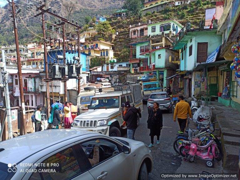 ऊखीमठ बाजार में लग रहा घंटों जाम, राहगीरों को भी हो रही परेशानी – लक्ष्मण नेगी ऊखीमठ