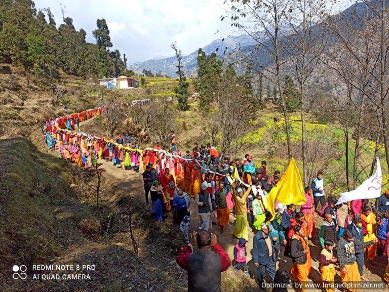 जल कलश यात्रा में उमड़ी सैकड़ों भक्तों की भीड़ – लक्ष्मण नेगी ऊखीमठ