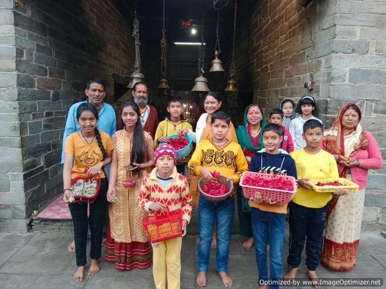 गोपीनाथ मंदिर की देहरी पर फूल डालकर हुई फूलदेई त्योहार की शुरुआत – पहाड़ रफ्तार