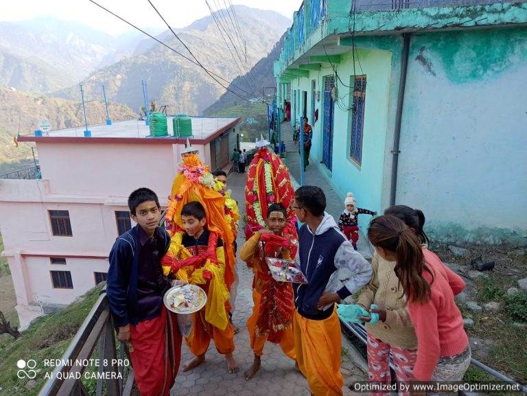 फूलदेई त्यौहार : घोघा विसर्जित करते समय नौनिहालों की आंखें छलक उठे – लक्ष्मण नेगी ऊखीमठ