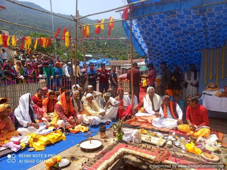 भगवान तुंगनाथ की शीतकालीन गद्दी स्थल मक्कूमठ में 18वर्षों बाद महायज्ञ व शिवपुराण कथा शुरू – लक्ष्मण नेगी ऊखीमठ