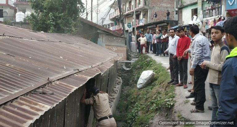 जोशीमठ मुख्य मार्केट में स्थित लोक निर्माण विभाग के स्टोर में लगी आग 