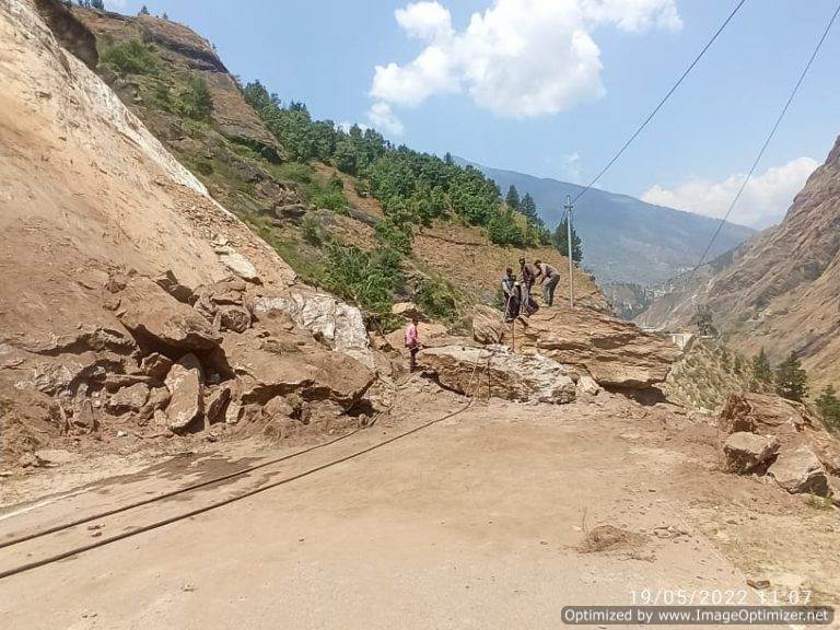 चट्टान टूटने से नीती घाटी हाईवे हुआ बाधित – पहाड़ रफ्तार