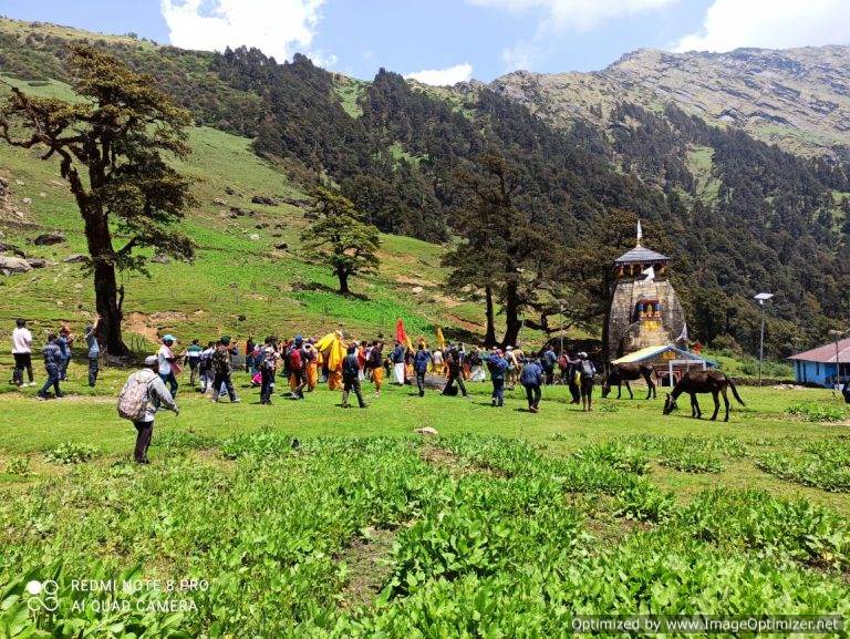 मद्महेश्वर धाम के यात्रा पड़ावों पर तीर्थ यात्रियों व सैलानियों की आवाजाही से बढ़ी रौनक – लक्ष्मण नेगी ऊखीमठ