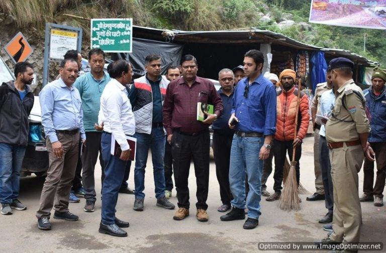 डीएम वरूण चौधरी ने हेमकुंड साहिब यात्रा व्यवस्थाओं का लिया जायजा – संजय कुंवर