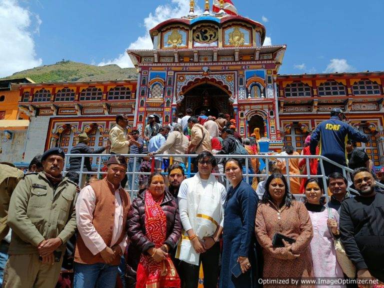 प्रसिद्ध कथाव्यास रमेश भाई ओझा और स्वामी कैलाशानंद महाराज ने किए भगवान बदरी विशाल के दर्शन – संजय कुंवर बदरीनाथ