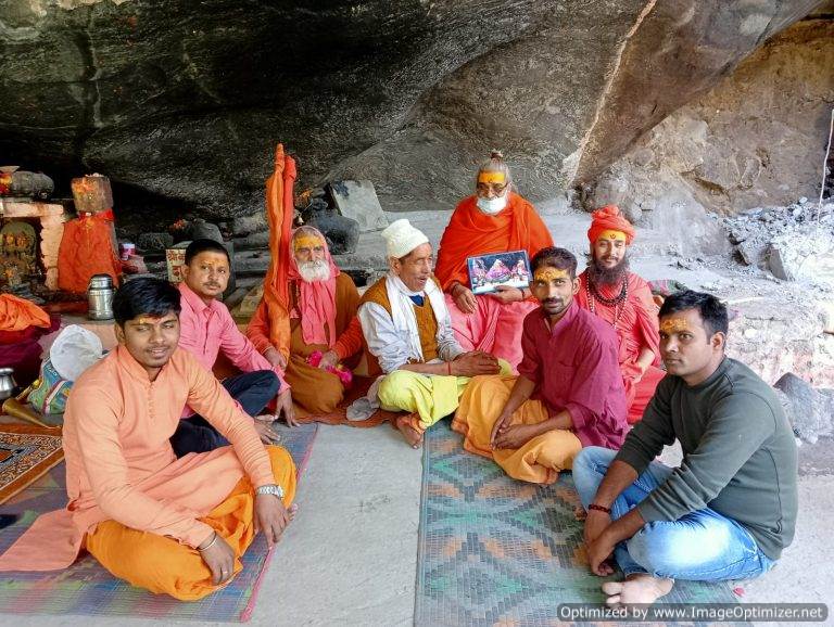 कल्पेश्वर महादेव मंदिर में शंकराचार्य स्वामी वासुदेवानंद सरस्वती महाराज ने की पूजा-अर्चना