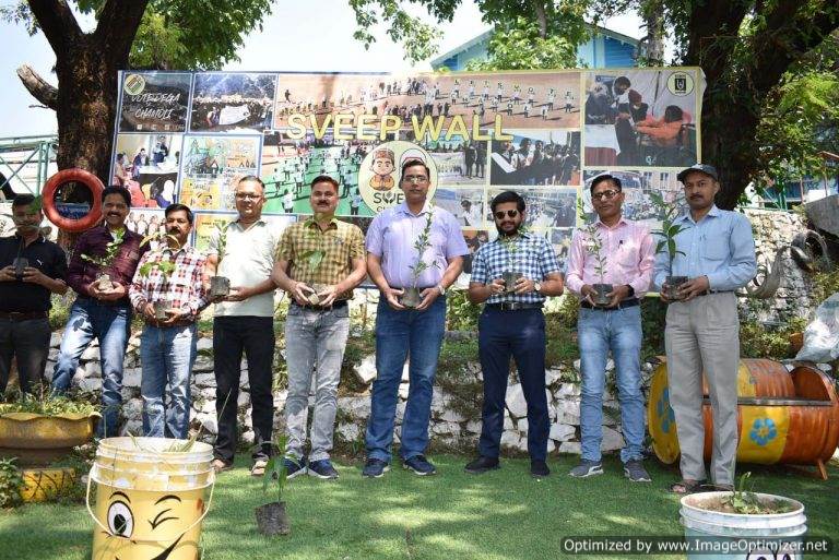 पर्यावरण दिवस चमोली प्रशासन ने किया वृक्षारोपण, संरक्षण का लिया संकल्प – पहाड़ रफ्तार