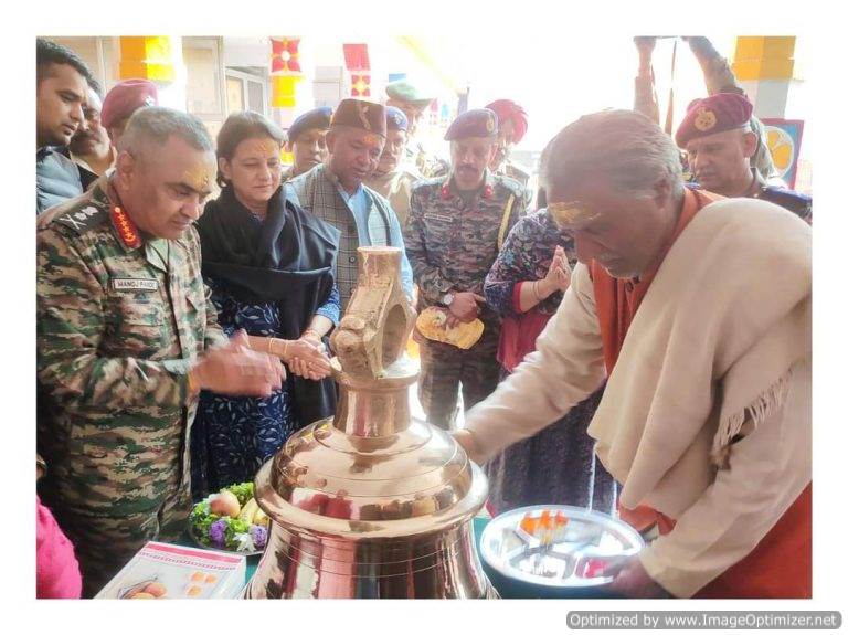 भारतीय सेना ने बदरीनाथ सिंहद्वार पर चढ़ाई 102 किलो की घंटी