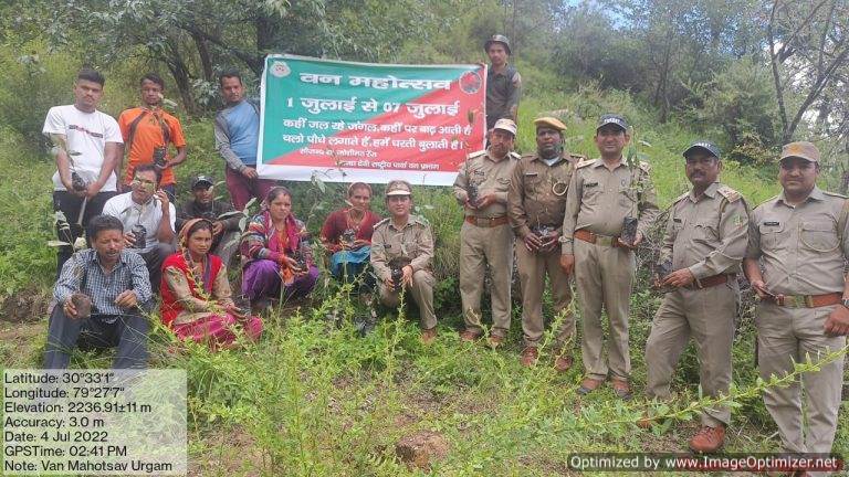 वन महोत्सव के तहत भर्की में ममंद व नंदा देवी वन प्रभाग ने किया वृक्षारोपण, लिया संरक्षण का संकल्प – संजय कुंवर जोशीमठ