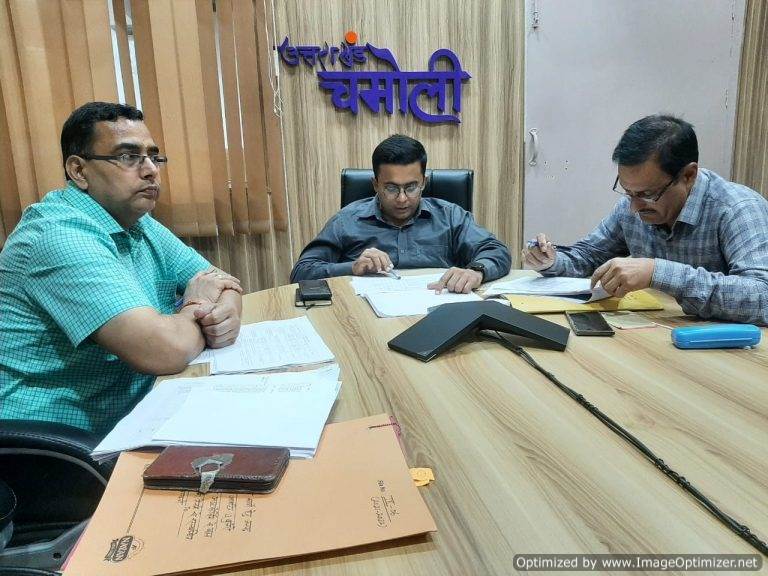 जिलाधिकारी ने बदरीनाथ मास्टर प्लान निर्माण कार्यों की प्रगति समीक्षा की