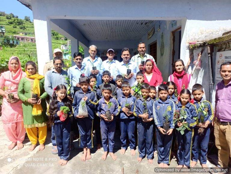 सरस्वती शिशु मन्दिर फाफज के छात्रों ने विद्यालय परिसर में किया वृक्षारोपण – लक्ष्मण नेगी ऊखीमठ