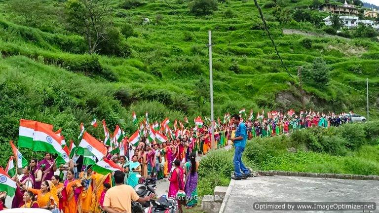 सीमांत ढाक – तपोवन की महिलाओं और युवाओं ने निकाली हर घर तिरंगा यात्रा – संजय कुंवर