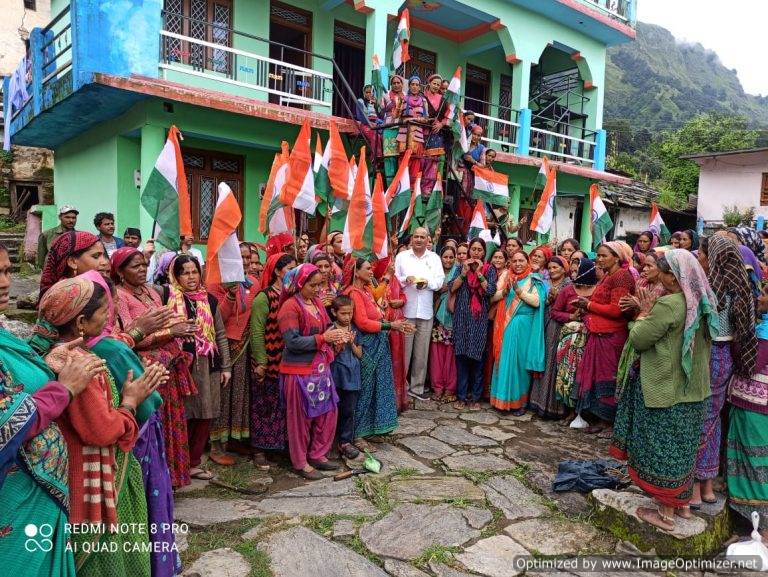 पर्यटक गांव सारी की ममंद के नेतृत्व में ग्रामीणों ने निकाली हर घर तिरंगा रैली – लक्ष्मण नेगी ऊखीमठ