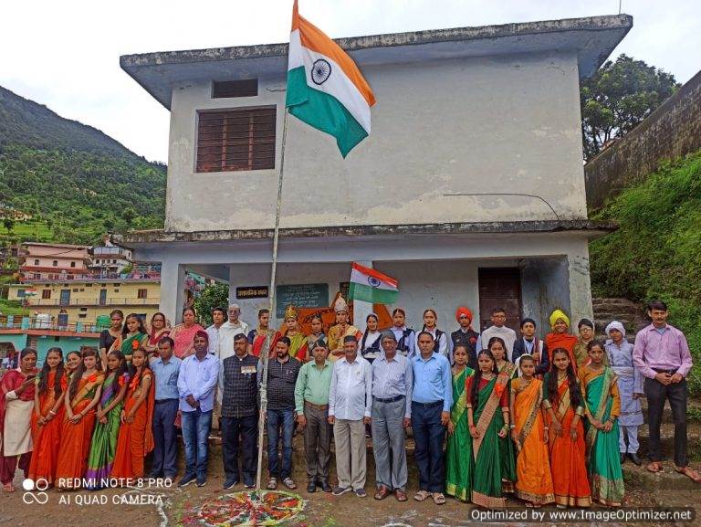 आजादी का अमृत महोत्सव केदारनाथ धाम के साथ केदारघाटी में हर्षोल्लास से मनाया गया, छात्रों ने बारिश के बीच निकाली प्रभातफेरी – लक्ष्मण नेगी ऊखीमठ