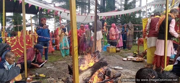 नैणी देवी मन्दिर में तीन दिवसीय महायज्ञ पूर्णाहुति के साथ संपन्न – लक्ष्मण नेगी ऊखीमठ