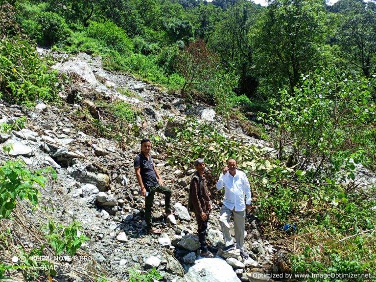 भू – धंसाव से गूजर ग्वाड गांव के पांच परिवार खतरे की जद में – लक्ष्मण नेगी ऊखीमठ