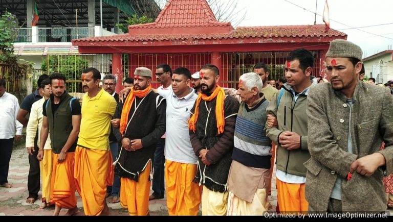 नन्दा अष्टमी पर्व : मां नन्दा के देव फुलारी दिव्य पुष्प ब्रह्मकमल लेने उच्च हिमालय कैलाश रवाना – संजय कुंवर