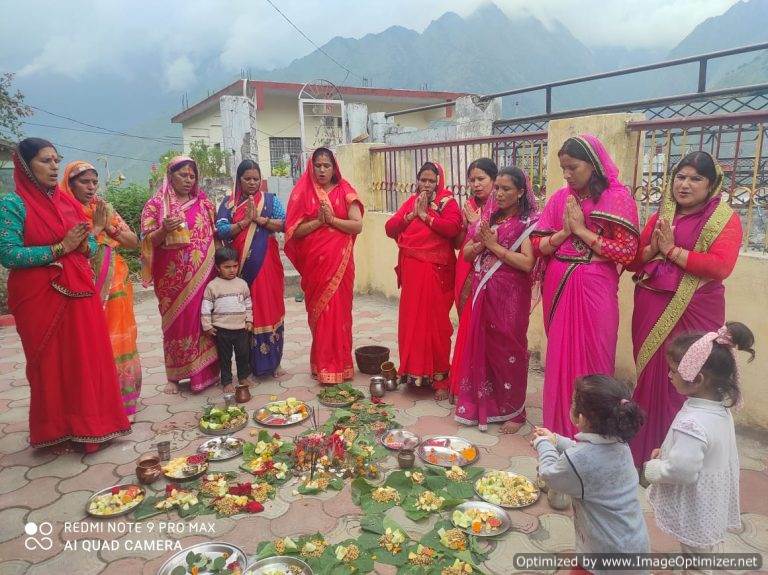 सुहागिन महिलाओं ने सांठों” व्रत रख मंदिरों में किया मां नंदादेवी का पूजन – संजय कुंवर