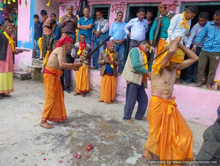 भावुक पलकों के साथ धियाण नन्दा स्वनूल देवी कैलाश के लिए हुई विदा – रघुबीर नेगी