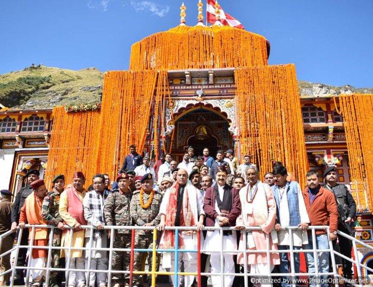 रक्षामंत्री राजनाथ सिंह ने जवानों के साथ मनाया दशहरा, बदरी विशाल के किए दर्शन – पहाड़ रफ्तार