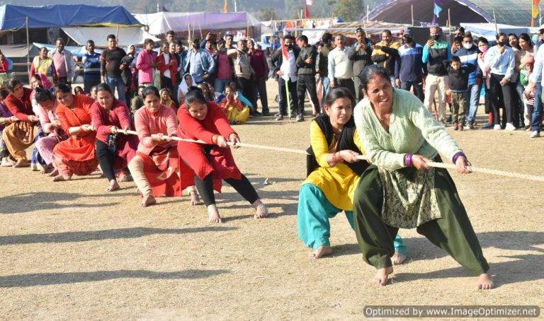 वॉलीबॉल महिला मुकाबले में स्पोर्ट्स स्टेडियम गोपेश्वर और रस्साकशी में शारदा क्लब रहा विजेता – केएस असवाल