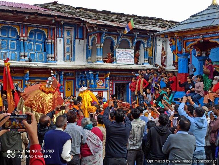 द्वितीय केदार भगवान मद्महेश्वर की उत्सव डोली सैकड़ों श्रद्धालुओं के जयकारों के साथ ओंकारेश्वर मंदिर में हुई विराजमान – लक्ष्मण नेगी