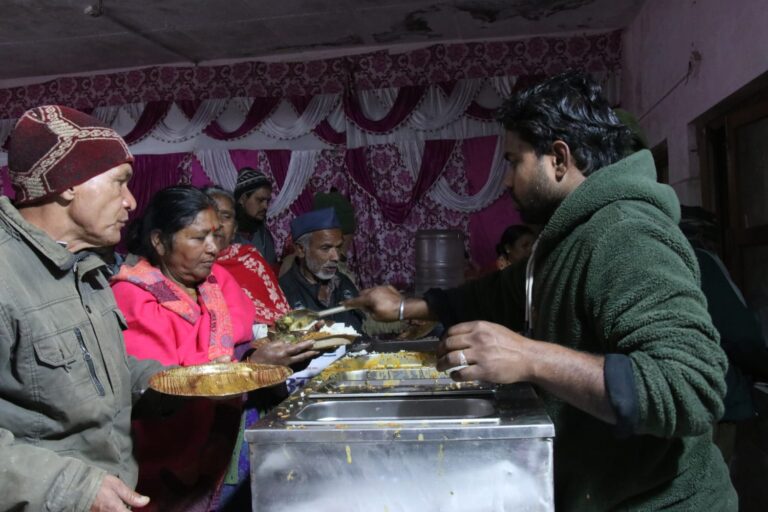 जोशीमठ आपदा प्रभावित असुरक्षित चार वार्डों को प्रशासन द्वारा कराया जा रहा खाली – पहाड़ रफ्तार