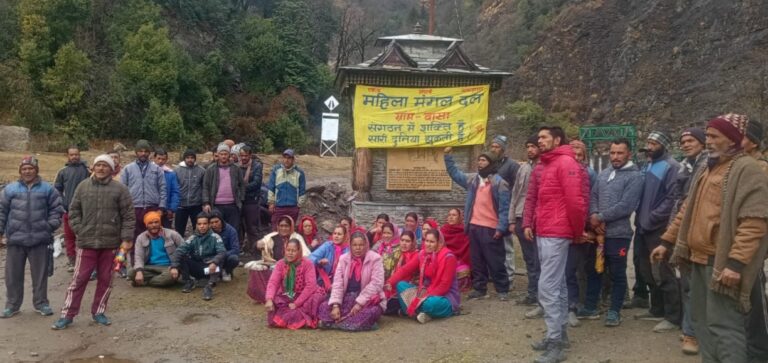 उर्गमघाटी : गीरा – बांसा मोटर मार्ग का कार्य शुरू न होने पर ग्रामीणों ने क्रमिक अनशन किया शुरू – पहाड़ रफ्तार