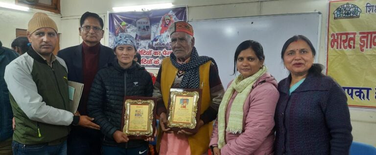 पहाड़ की बेटियां पहाड़ जैसी चुनौतियों में भी लहरा देती परचम