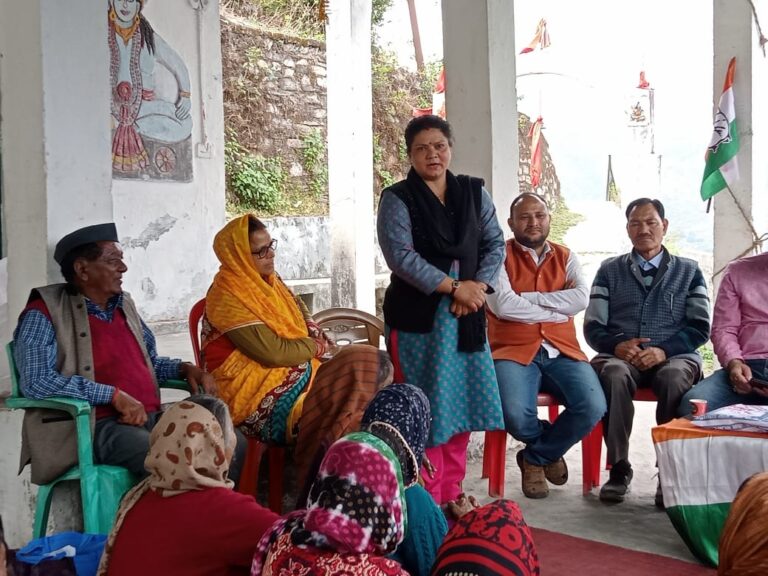 कांग्रेस का हाथ से हाथ जोडों अभियान के तहत पनाई में सुनी जनसमस्याएं