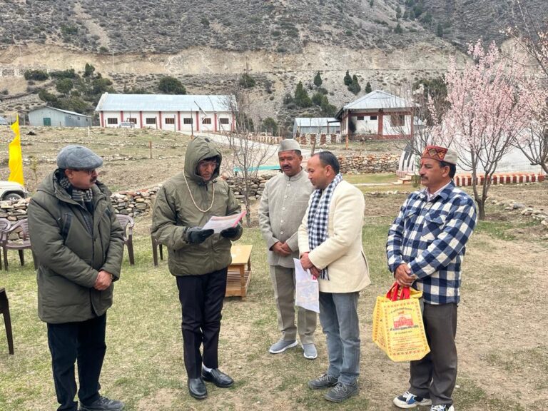 केंद्रीय स्वास्थ्य मंत्री को सीमांत नीति – घाटी की समस्याओं का सौंपा ज्ञापन