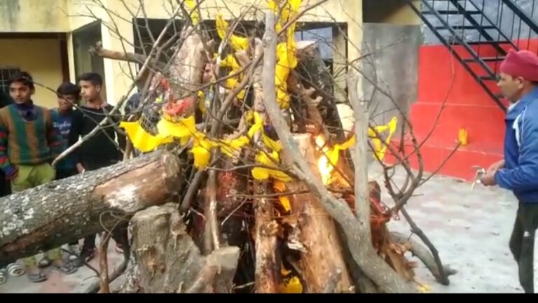 जोशीमठ: डांडो गांव में बारिश की फुहारों के बीच किया होलिका दहन – पहाड़ रफ्तार   