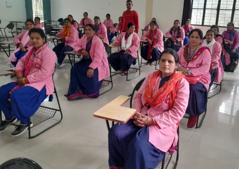 आशाओं के पहले बैच की प्रथम आशा प्रमाणपत्र परीक्षा शुरू