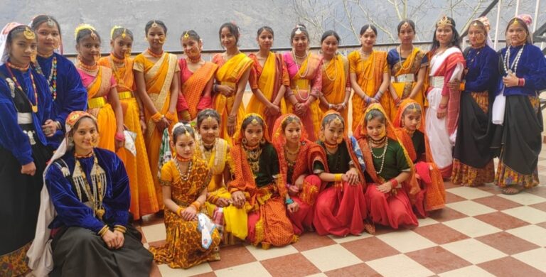 सरस्वती विद्या मंदिर इंटर कॉलेज जोशीमठ का वार्षिक परीक्षाफल एवं पुरस्कार वितरण का भव्य समारोह