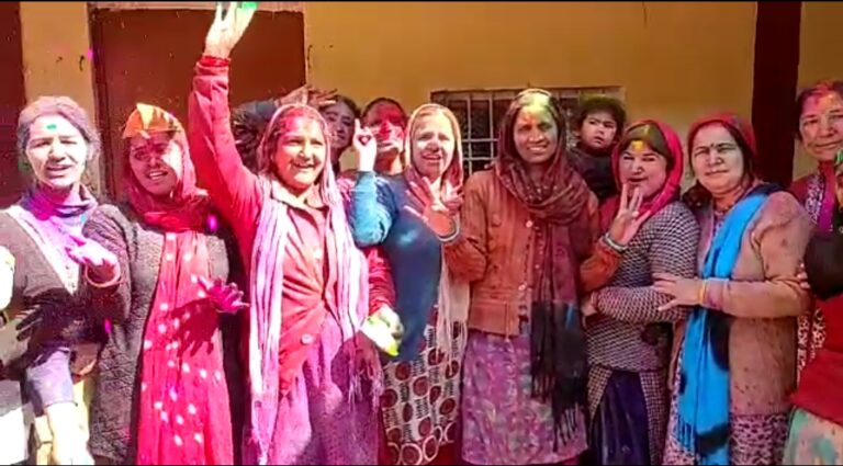 जोशीमठ : सीमांत में होली की रही धूम,सतरंगी रंगों से सराबोर होकर खूब थिरके होल्यार