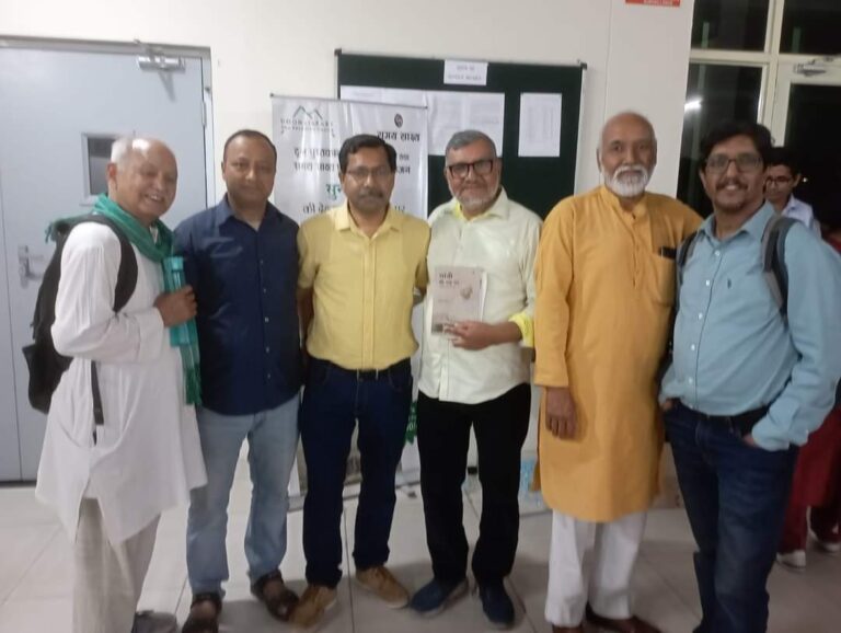 सुनील भट्ट की पुस्तक गांधी की राह पर देहरादून का विमोचन