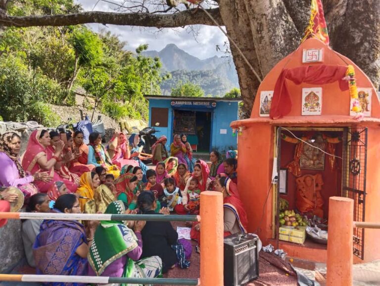 गौचर : बमोथ में मातृशक्ति द्वारा हनुमान जन्मोत्सव हर्षोल्लास से मनाया गया