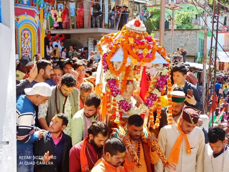 केदारनाथ की पंचमुखी उत्सव डोली शीतकालीन गद्दी ओंकारेश्वर मन्दिर से धाम को रवाना – पहाड़ रफ्तार