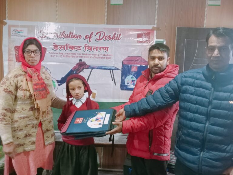 ओएनजीसी ने सेवा इन्टरनेशनल उत्तराखंड के सहयोग से उर्गम एवं द्वींग संकुल के 14 विद्यालयों के 206 विद्यार्थियों को बांटे डेस्क किट बैग