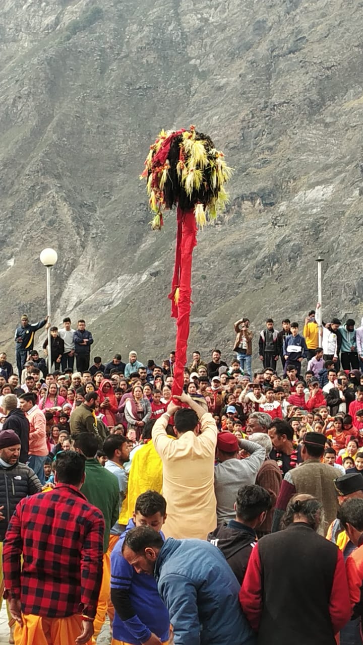 त्रिमुडिया वीर से बदरीनाथ धाम की सुखद यात्रा की कामना