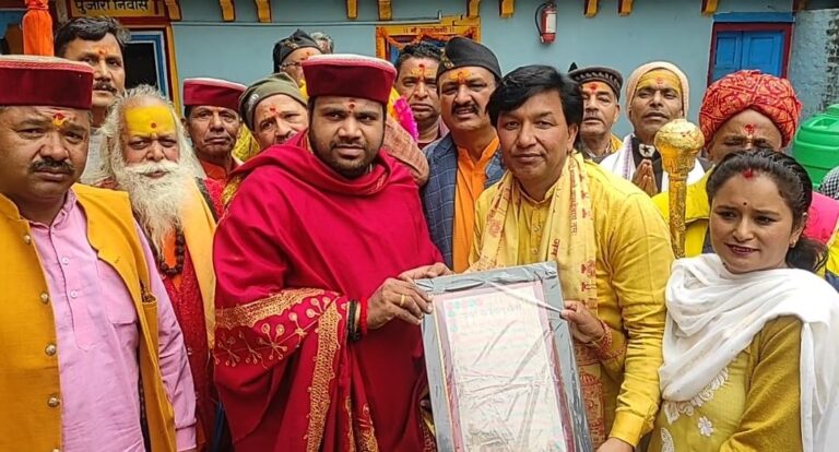 जोशीमठ : आदिगुरु शंकराचार्य की गद्दी व गाडू घड़ा नृसिंह मंदिर से पांडुकेश्वर रवाना