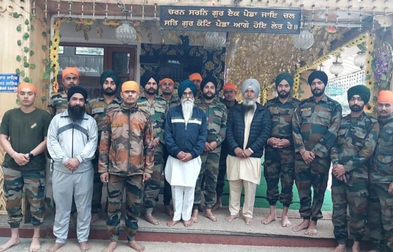 हेमकुंड साहिब यात्रा मार्ग से बर्फ हटाने के लिए गोविंदघाट से भारतीय सेना का दल हुआ रवाना