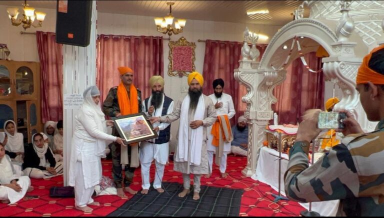 गोविंदघाट : वैशाखी पर्व पर सैकड़ों की तादात में संगतों ने टेका गुरुद्वारा गोविंदघाट में मत्था
