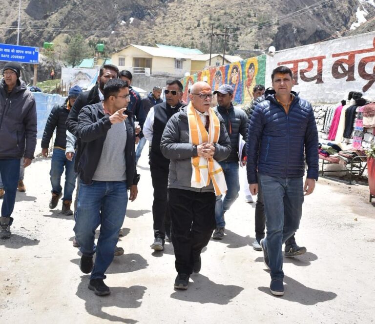 बदरीनाथ : पीएम कार्यालय उप सचिव मंगेश घिल्डियाल ने पुनर्निर्माण कार्यों का लिया जायजा, किए दर्शन