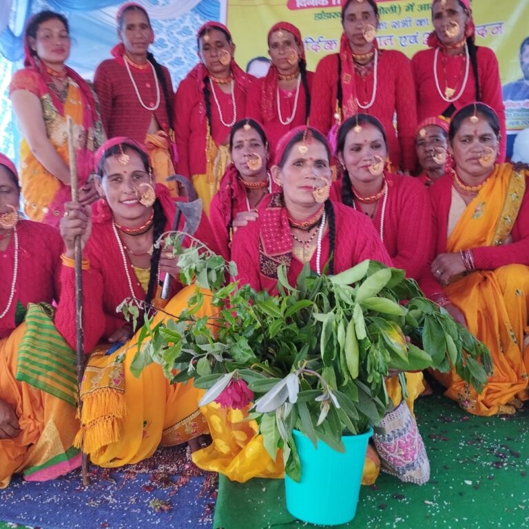 गौचर : बीना स्मृति पर्यावरण संरक्षण मेले में दूसरे दिन माधो सिंह भंडारी नाटक का मंचन रहा आकर्षक