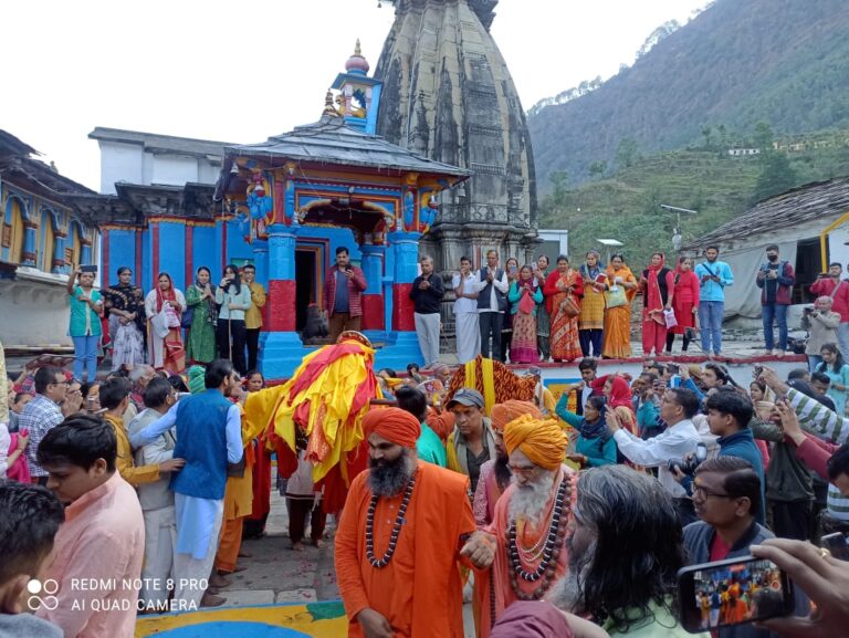 ऊखीमठ : भगवान मद्महेश्वर की उत्सव डोली का ग्रामीणों ने किया पुष्प वर्षा से स्वागत,  पहुंची राकेश्वरी मंदिर रासी