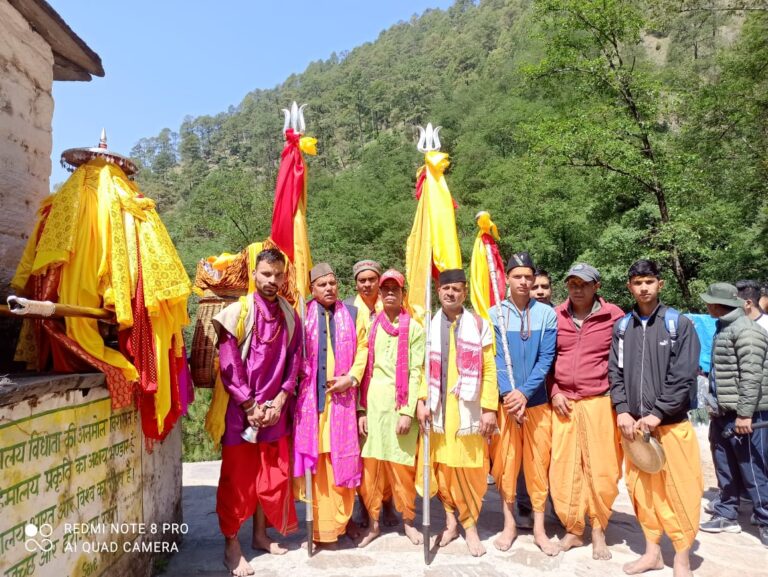 ऊखीमठ : द्वितीय केदार भगवान मद्महेश्वर के कपाट सोमवार को श्रद्धालुओं के लिए खोल दिए जाएंगे, उत्सव डोली पहुंची अंतिम पड़ाव गौंडार गांव