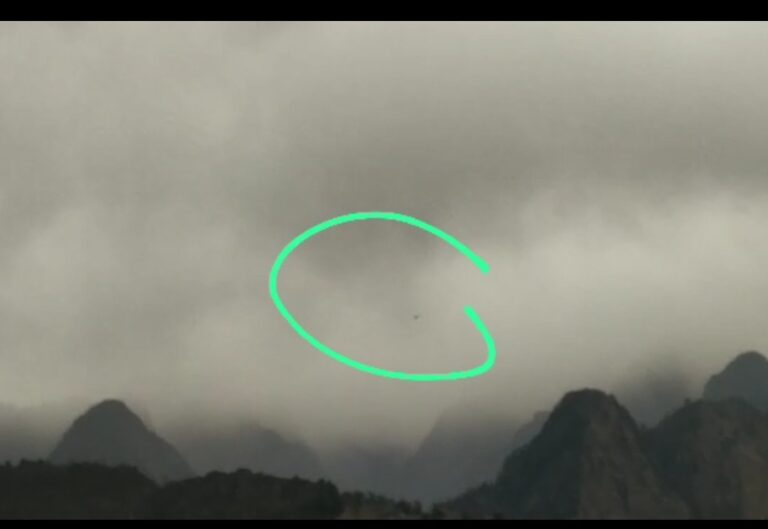 बदरीनाथ : खराब मौसम कम विजुवलिटी से आधा दर्जन हेली लाईट जला कर वापस लौटे 